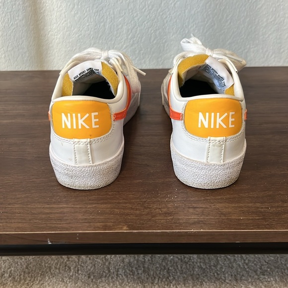 Women’s Low Top Blazers - Picture 4 of 6